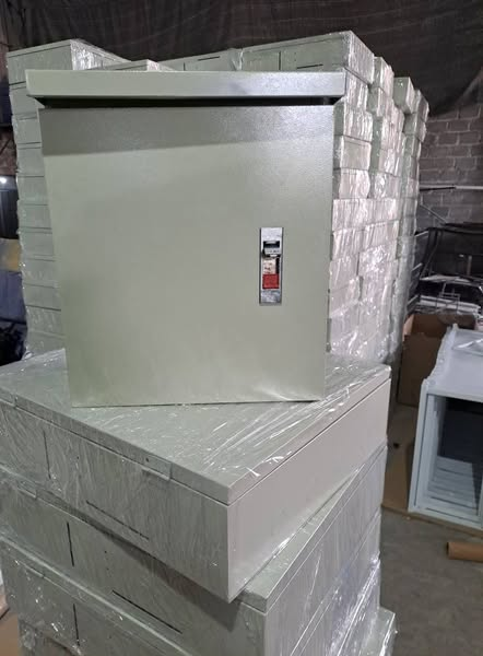 Tủ điện ngoài trời KT: 35x30x15cm