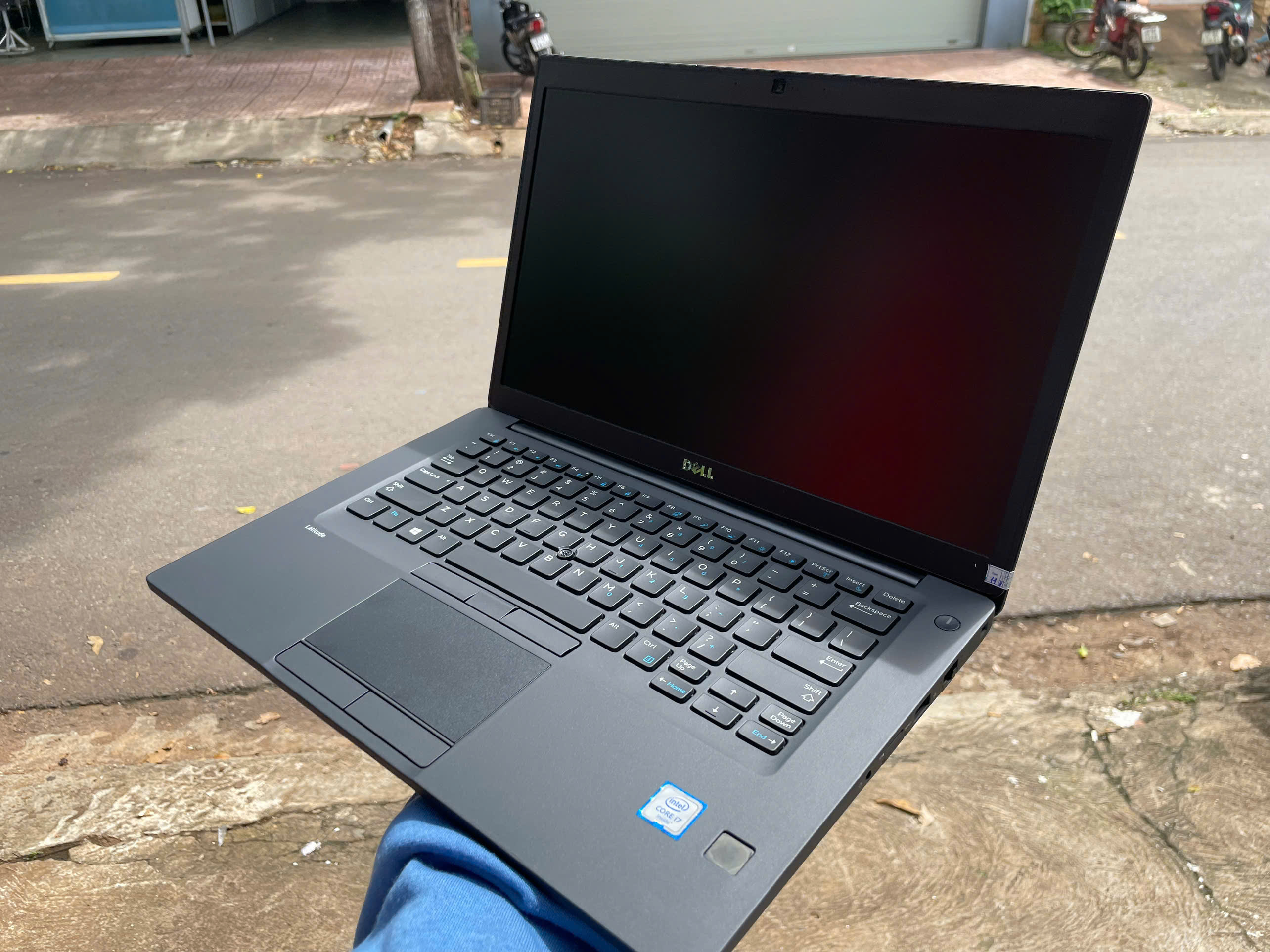 Dell Latitude 7490 Core i7 – 6600U, RAM 8GB, SSD 256GB, MÀN 14.0 Full HD
