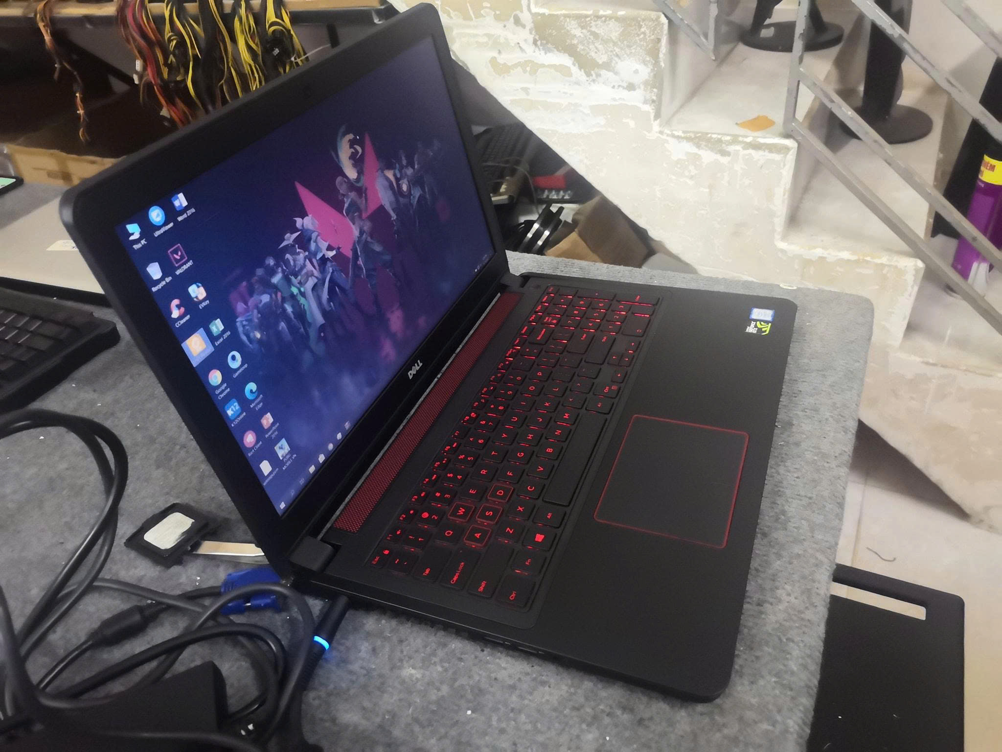 Dell 5577 i5-7300HQ Ram 8G Ổ 256G GTX-1050 FHD